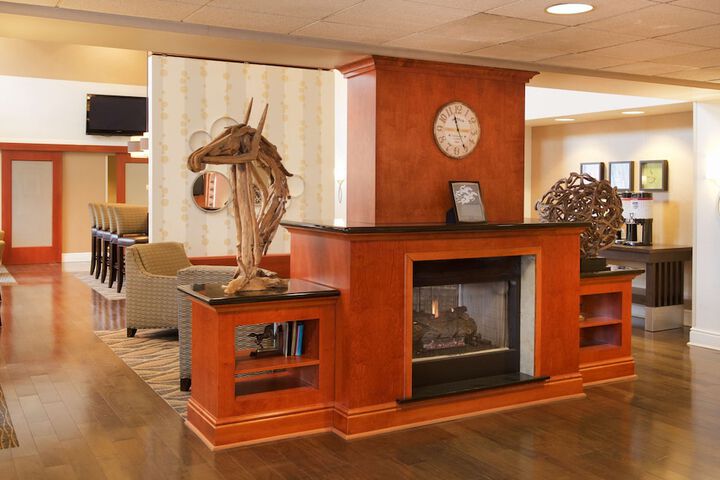 Hampton Inn & Suites Pittsburgh-Meadow Lands