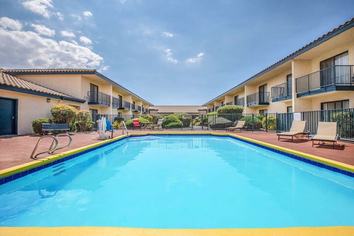 Pool 2 of 15