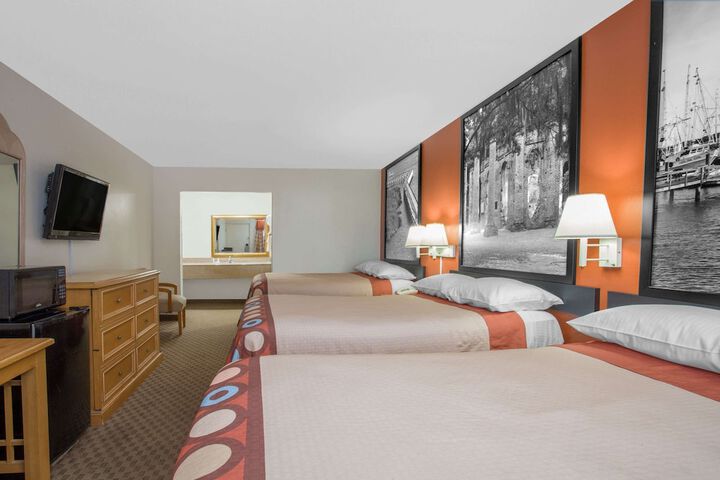 Room 10 of 15
