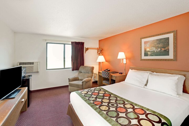 Room 6 of 16