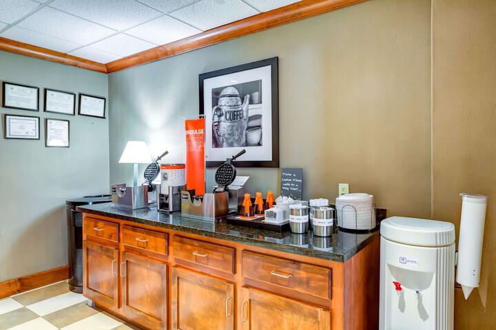 Hampton Inn Boston - Norwood
