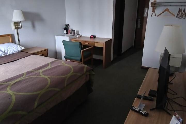 Room 11 of 25