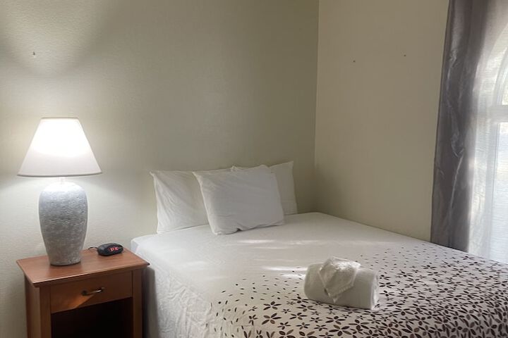 Room 48 of 143