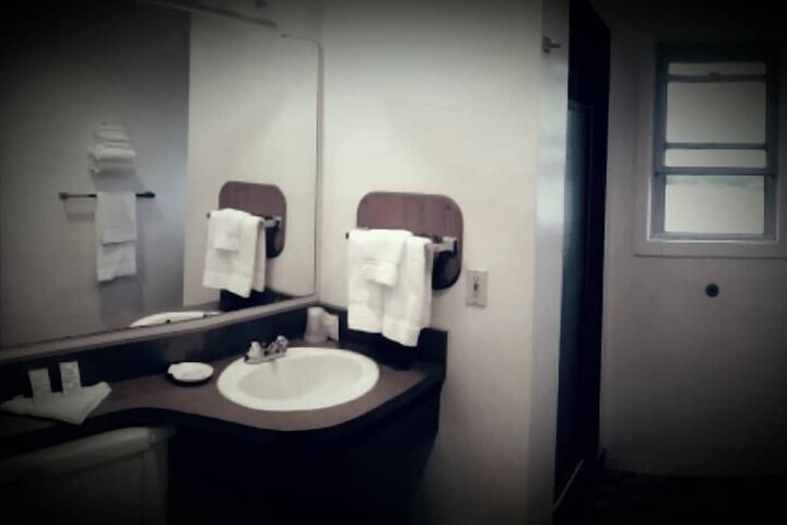 Bay Bridge Motel