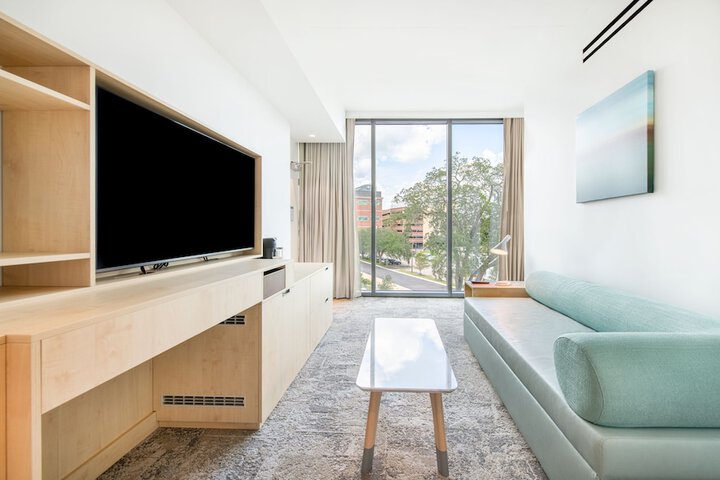 Room 10 of 34
