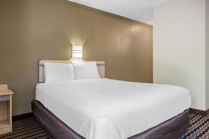 Room 16 of 36