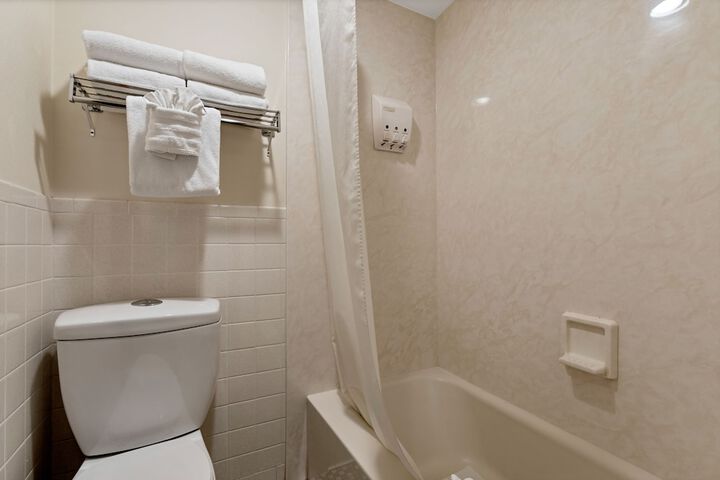 Room 35 of 114
