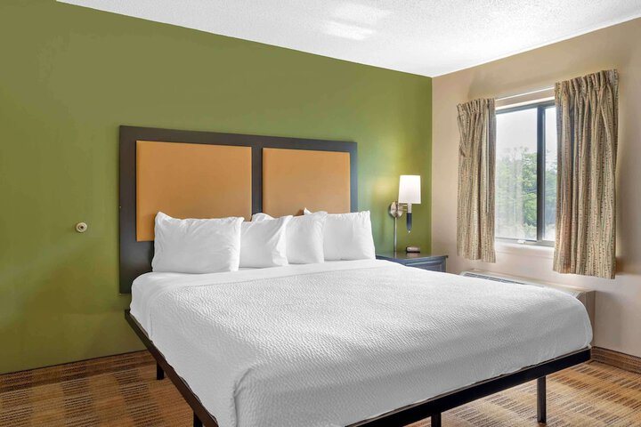 Room 16 of 37