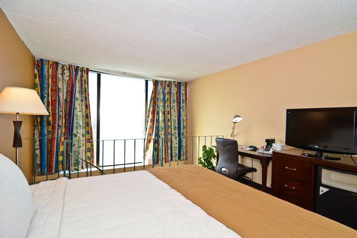 Room 12 of 32