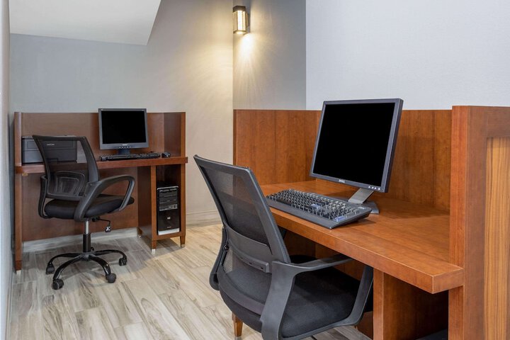 Business Center 23 of 23
