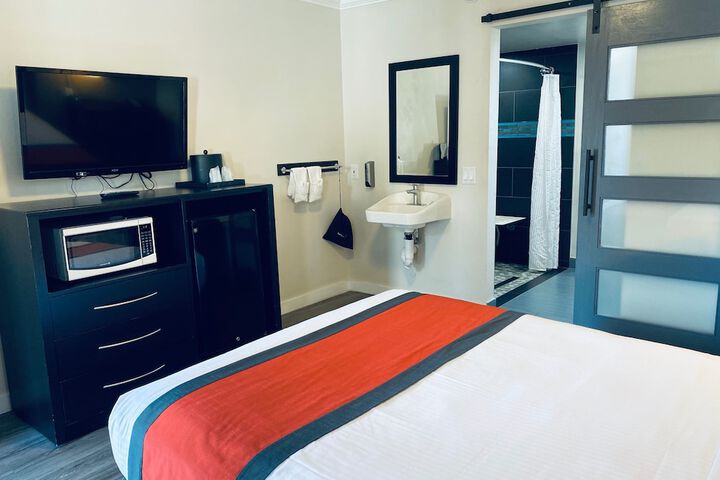 Room 18 of 18