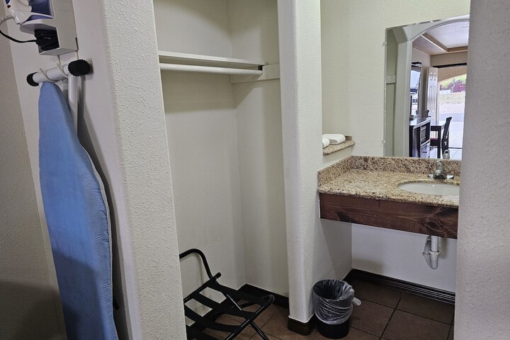 Room 9 of 20