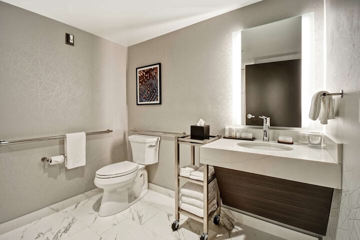 Room 43 of 103