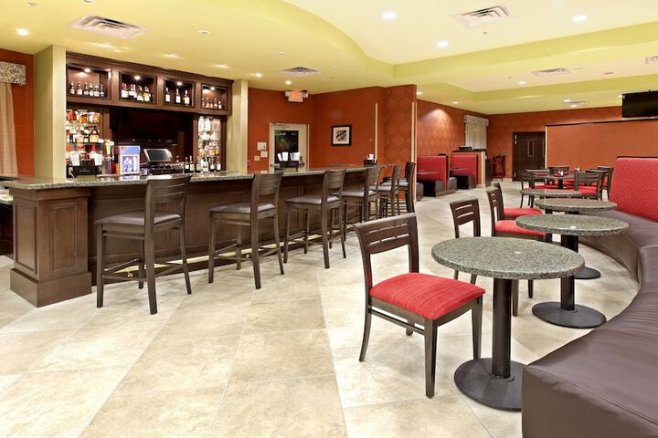 Lounge 72 of 73