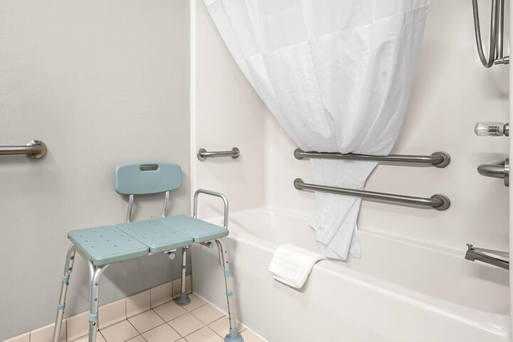 Days Inn by Wyndham Collinsville / St. Louis