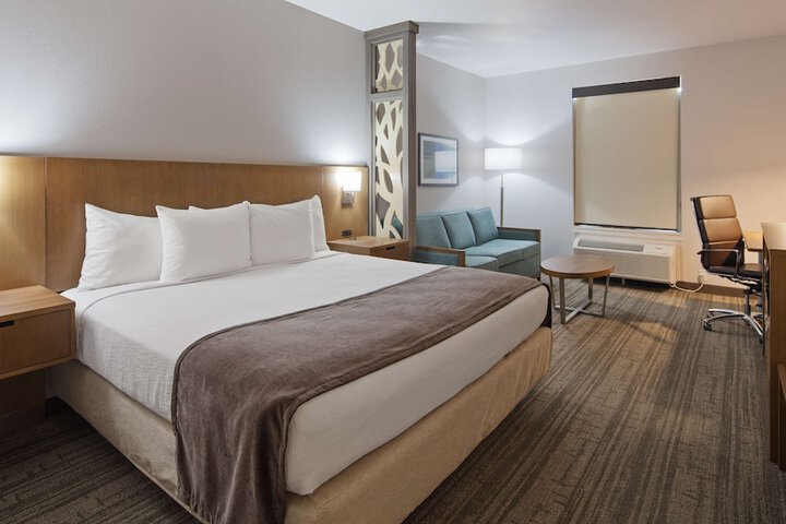 Room 18 of 25