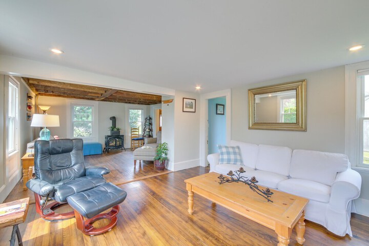 Rockland Home w / Deck 5 Mins to Historic Downtown!