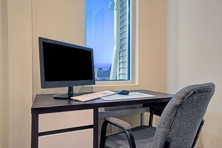 Business Center 16 of 16