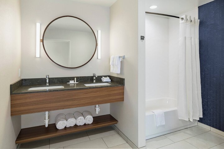 Room 14 of 22