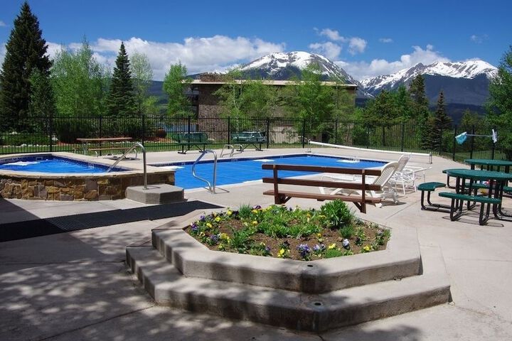 Lakefront Dillon Condo w / Pool Access: Near Skiing