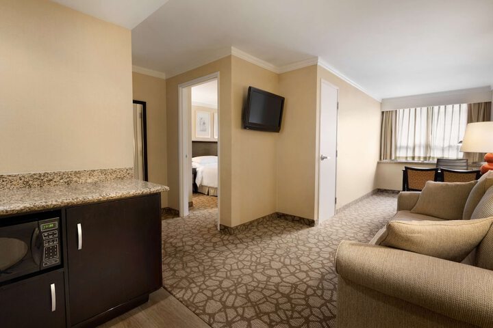 Room 28 of 38