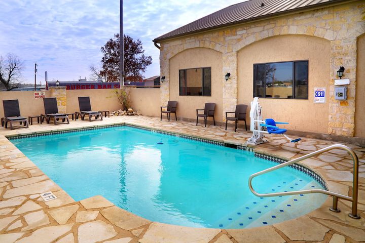 Days Inn & Suites by Wyndham Llano