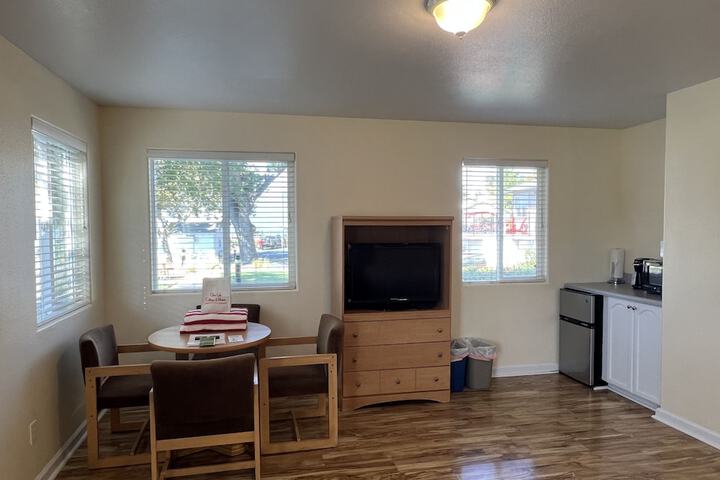 Room 120 of 173