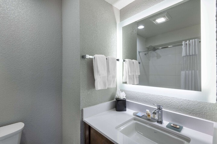 Room 10 of 25