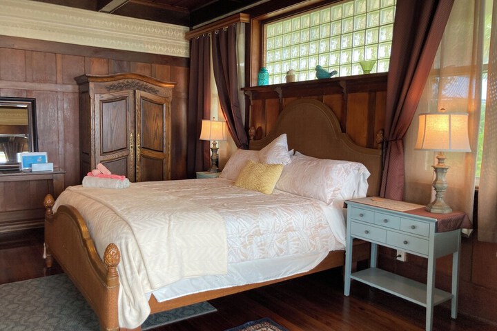Hilo Bay Oceanfront B & B