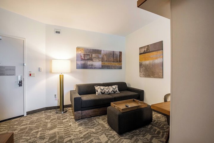 Room 15 of 33