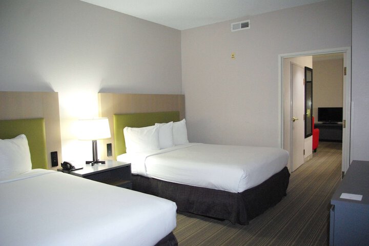 Room 33 of 61