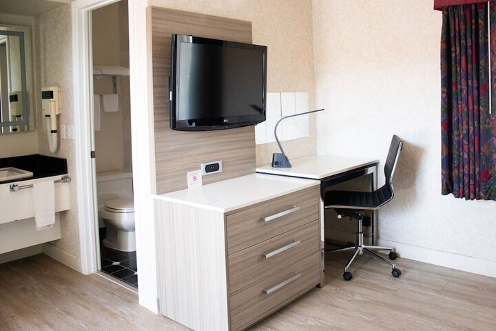 Room 33 of 42