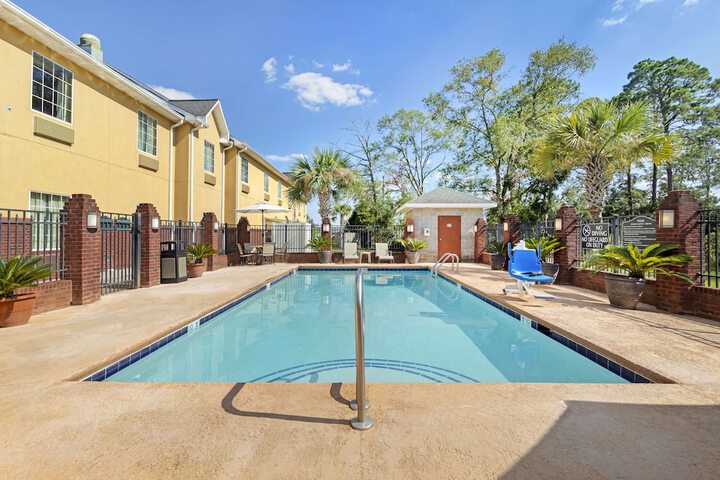 Best Western Plus Bradbury Inn & Suites