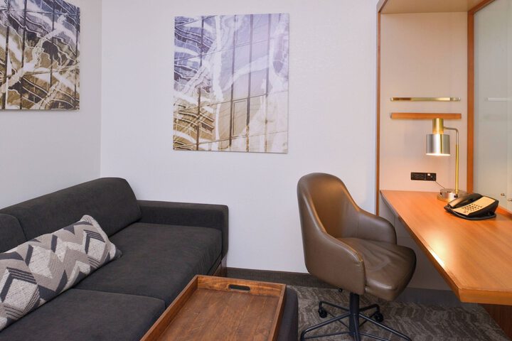 Room 18 of 33