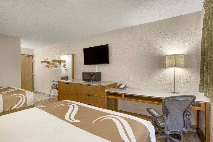 Room 16 of 32