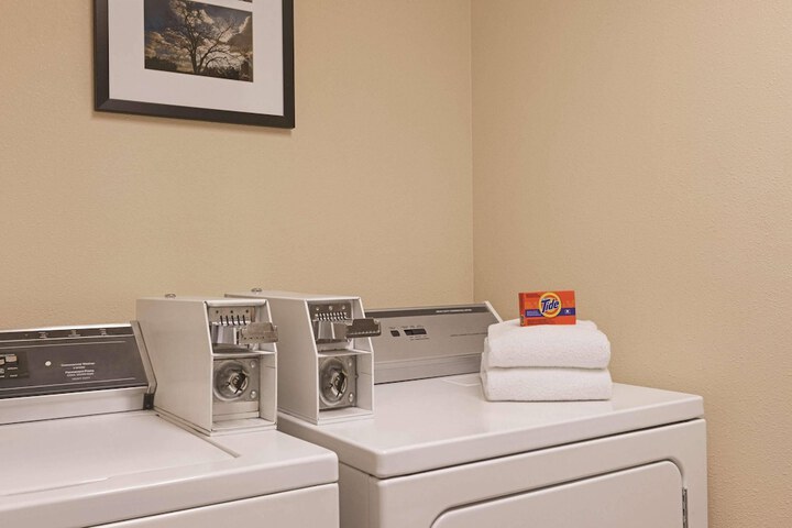 Country Inn & Suites by Radisson Madison, WI
