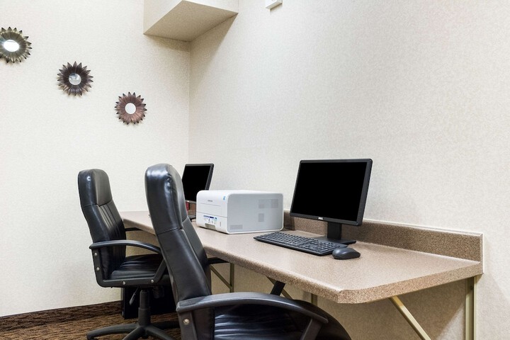 Business Center 72 of 75
