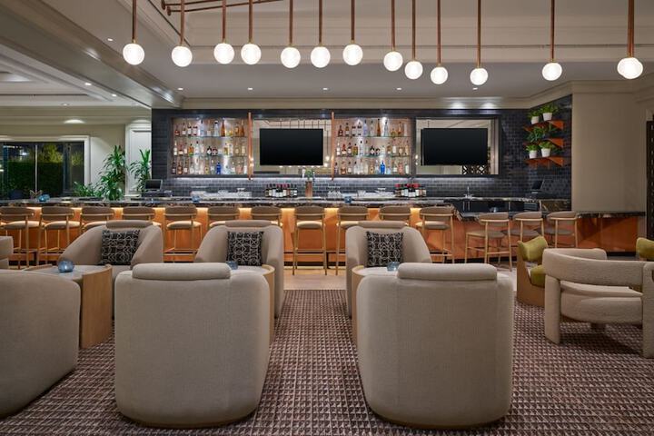 Lounge 54 of 70