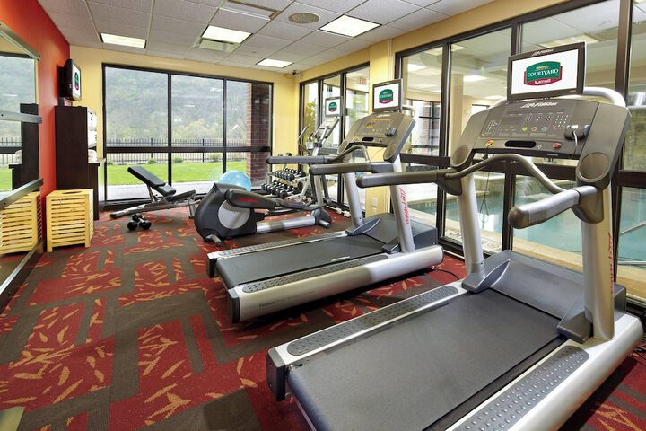Courtyard by Marriott Pittsburgh West Homestead / Waterfront