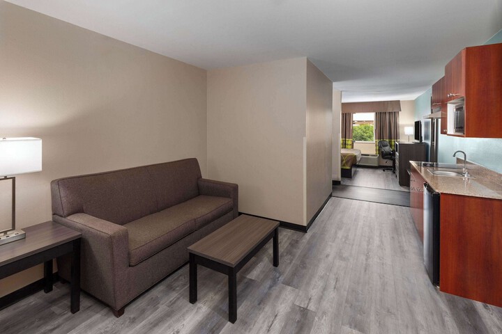 Super 8 by Wyndham Lubbock West
