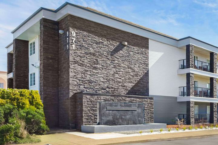Best Western Plus Grand Manor Inn