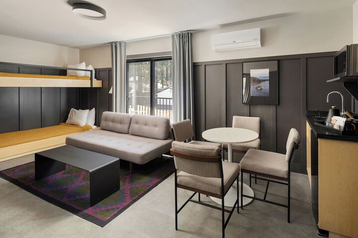 Room 73 of 119
