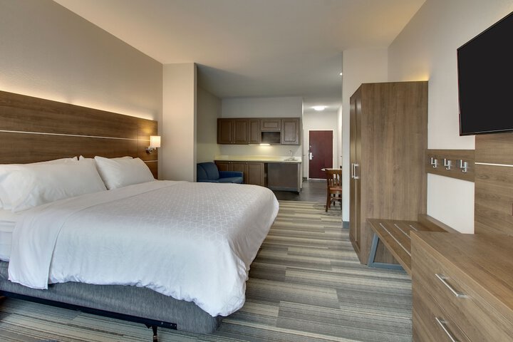 Holiday Inn Express & Suites Laurel by IHG
