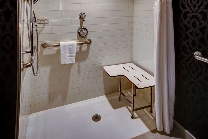 Room 12 of 40