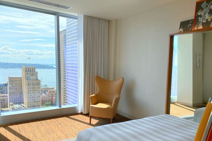 Room 43 of 142