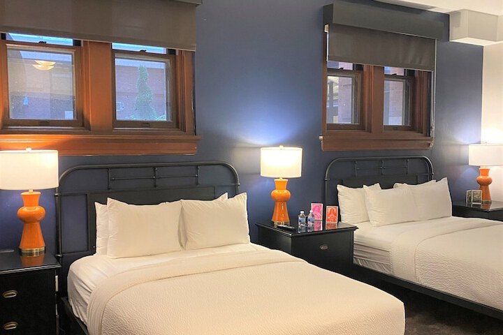 Room 53 of 82