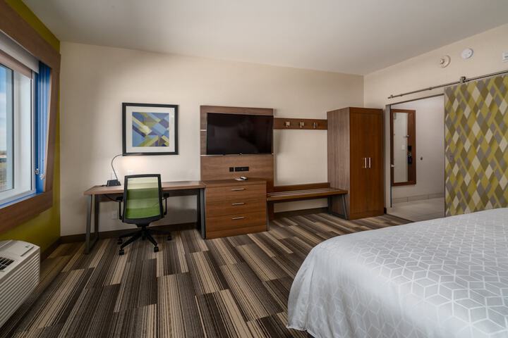 Holiday Inn Express & Suites Brandon by IHG