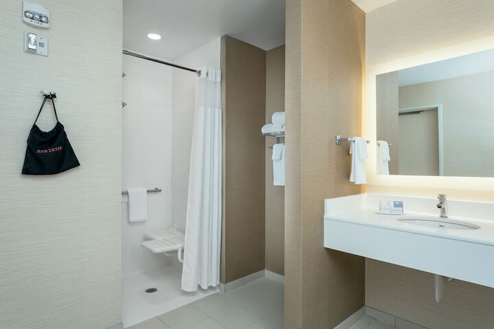 Room 17 of 25