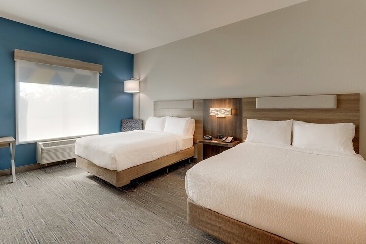 Room 32 of 46