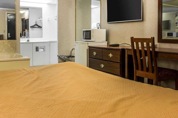 Rodeway Inn Madison Heights - Detroit